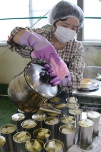 5月　女性部加工施設で「孟宗」缶詰を作りました（ＪＡ鶴岡女性部）