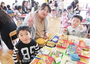 11月1日　給食試食会、家庭