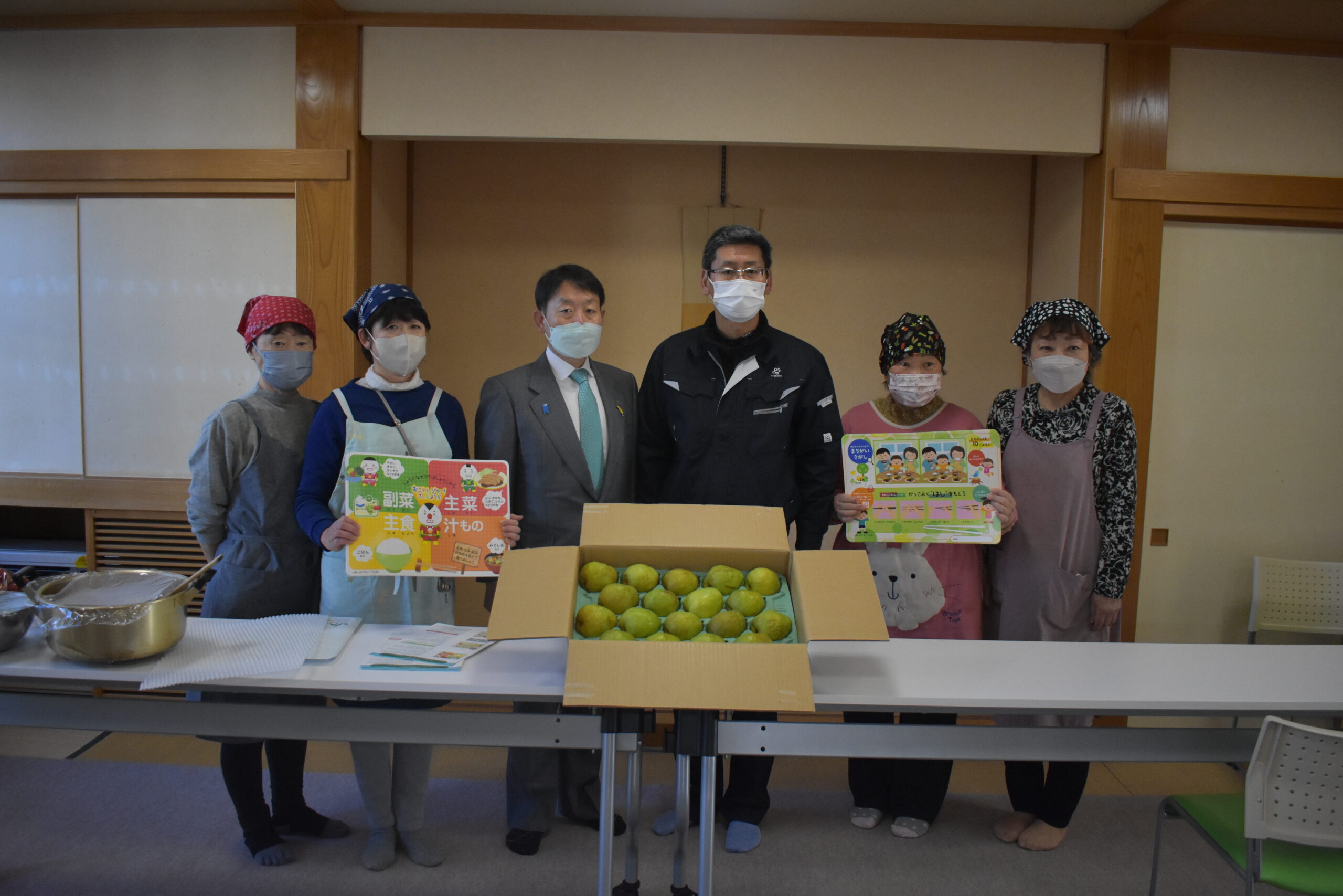 山辺町の地域食堂へ「ラ・フランス」「オリジナルランチョンマット」等を贈呈しました