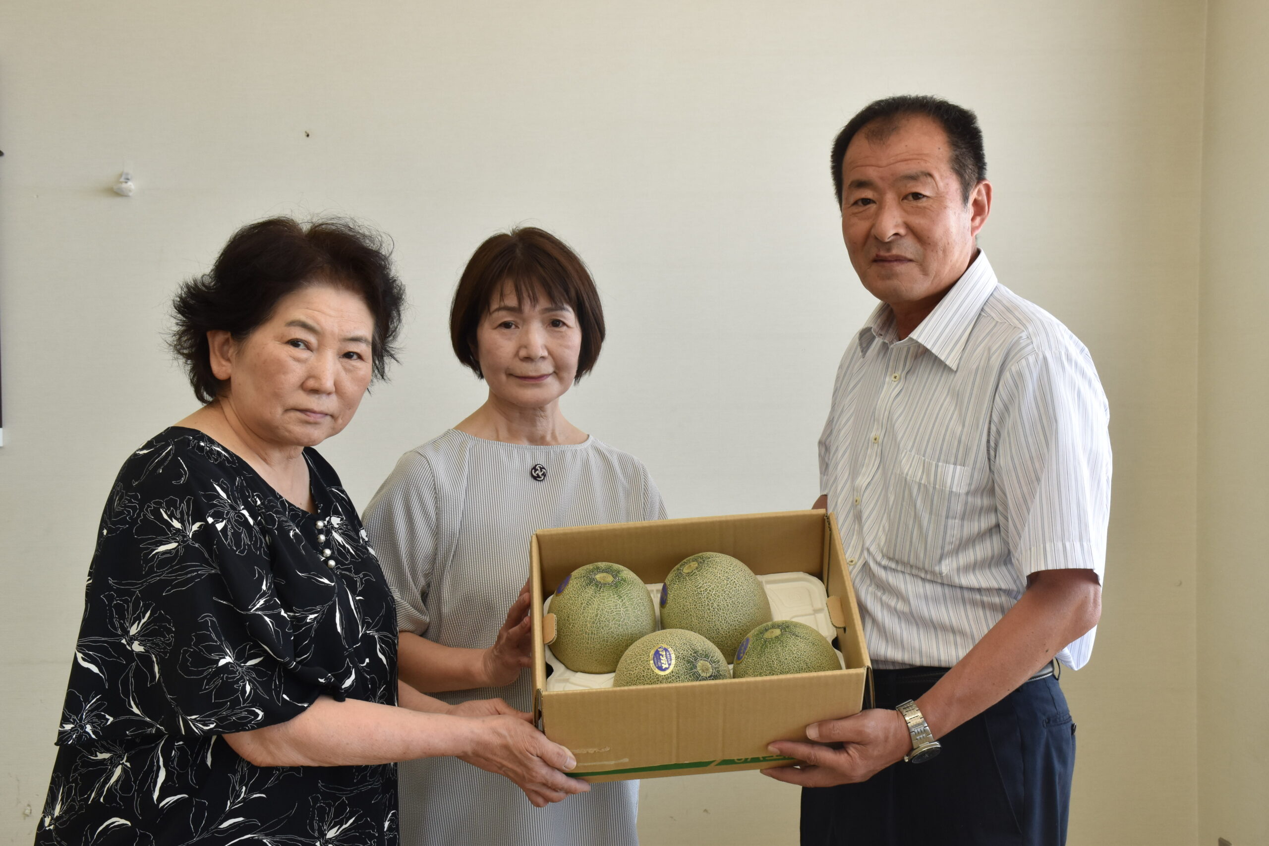 酒田市子ども食堂へ「アンデスメロン」を贈呈しました